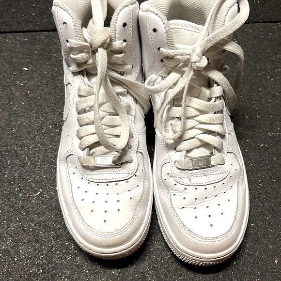 Slightly worn, white High top Nike Air Force 1 sneakers. Women’s size 6 - Picture 7 of 9